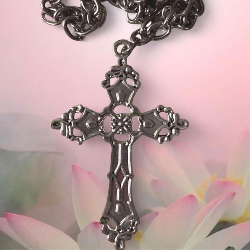 cross 90s style silver chain necklace